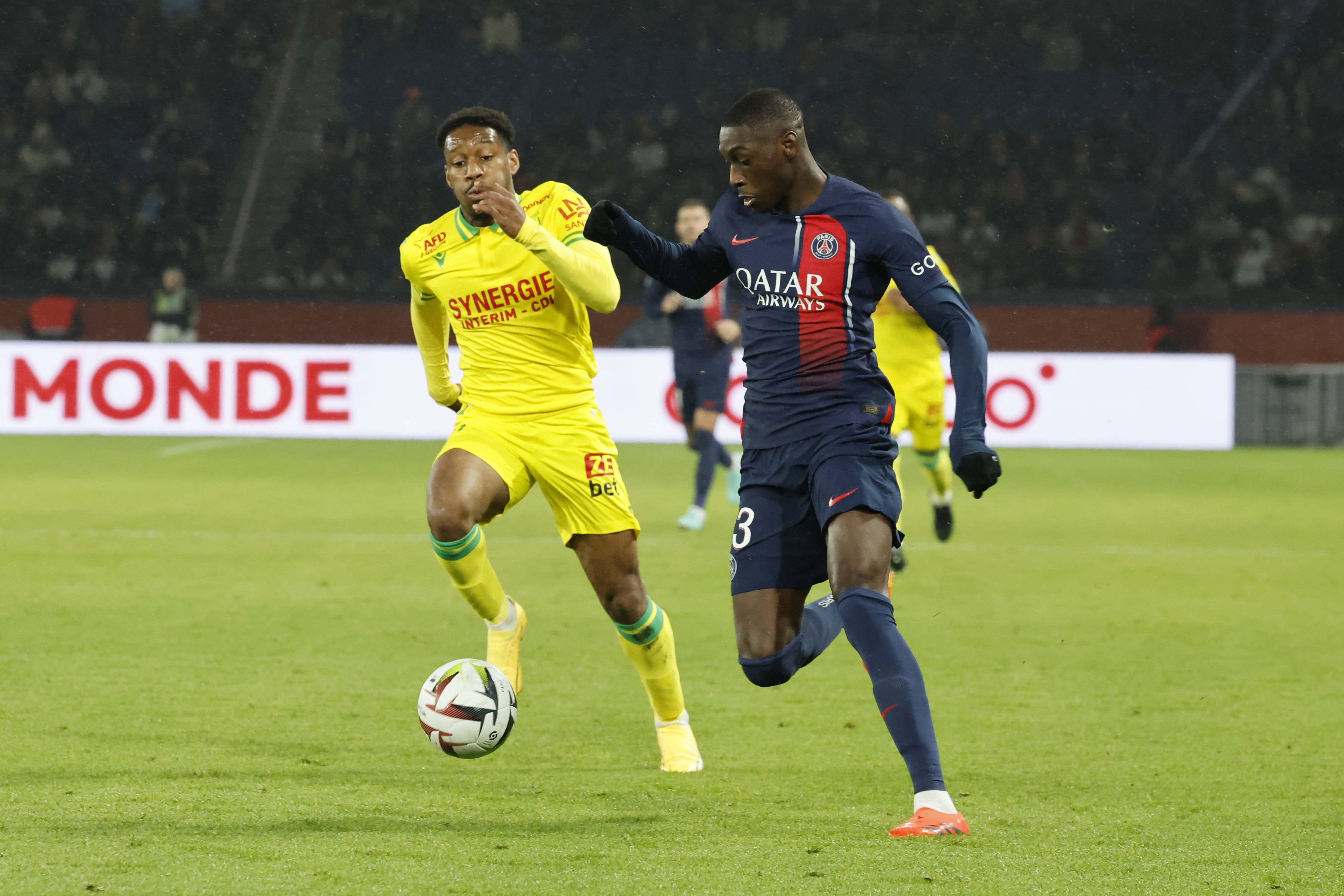 法甲联赛殊死对决，强队争夺桂冠！