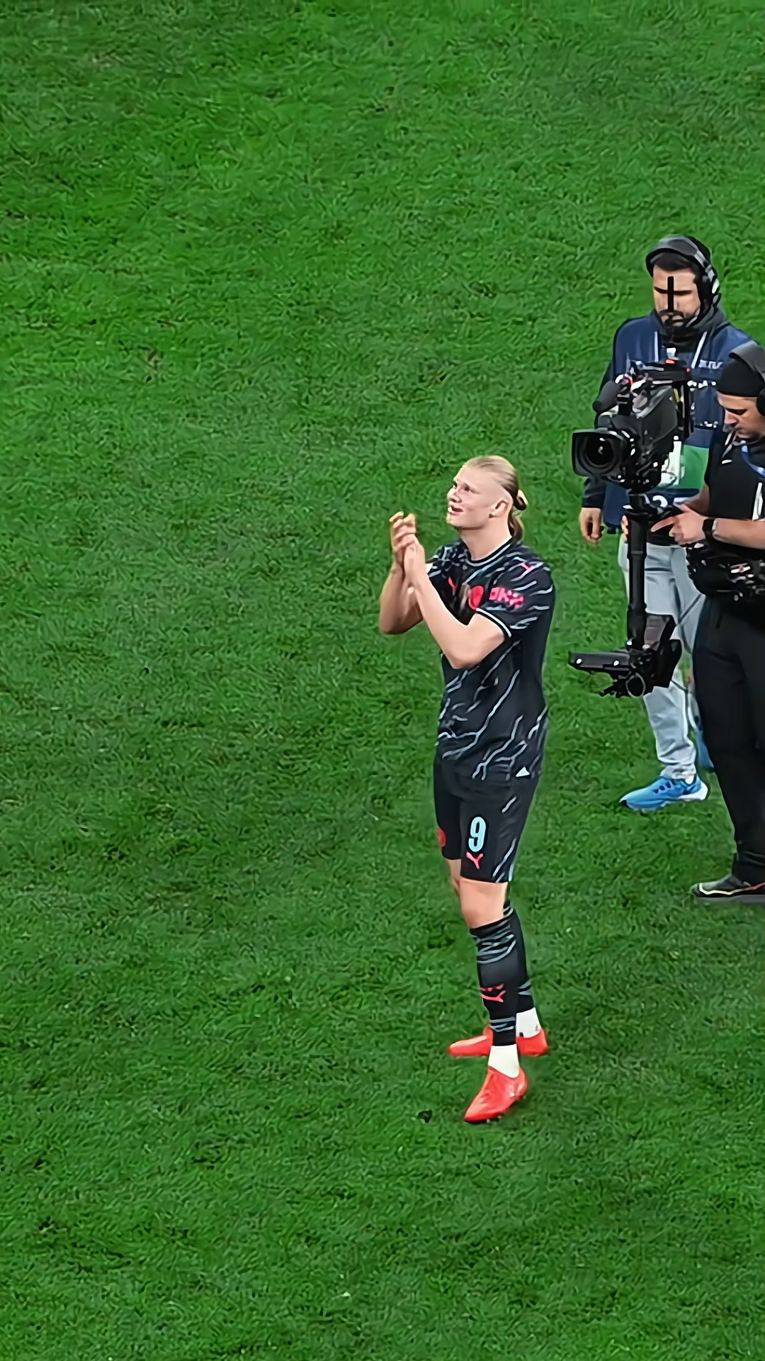 包含马竞打破进球荒，哈兰德球迷集体高唱助威！的词条