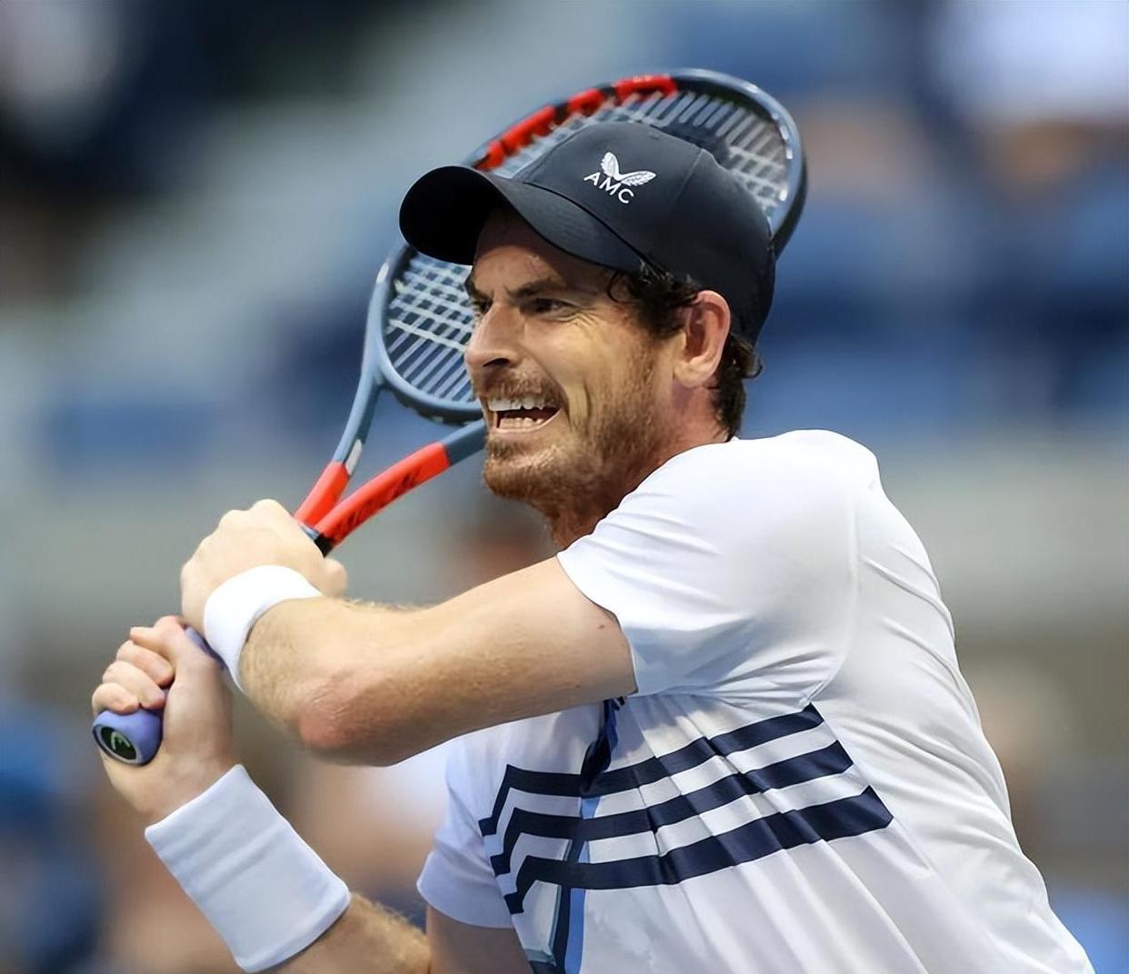  穆雷在曼联比赛中大胜，突破纪录引发热议！